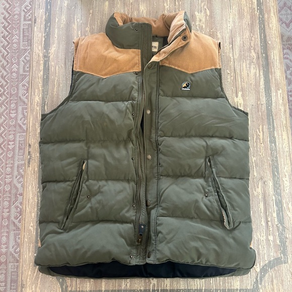 Buffalo Jackson Green and Tan Puffer Vest - Picture 1 of 4